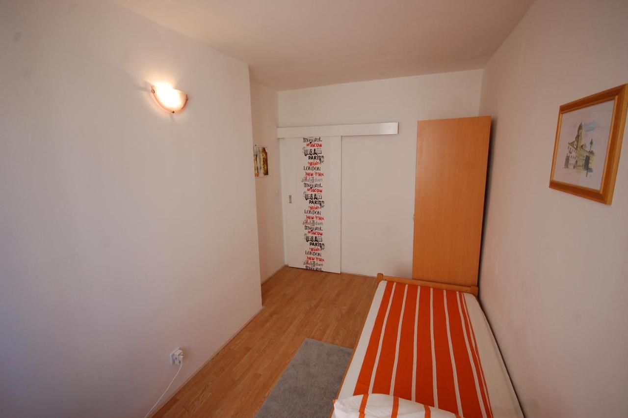 Apartment Blanka By El-Pi Tours Njivice Extérieur photo