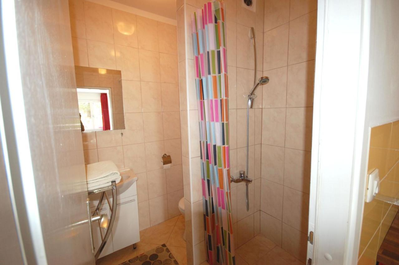 Apartment Blanka By El-Pi Tours Njivice Extérieur photo